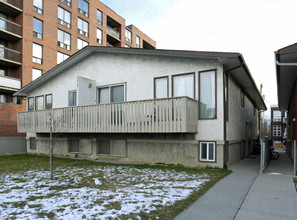 1910 29th St SW in Calgary, AB - Building Photo - Building Photo