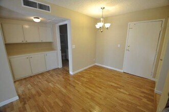 12249 Oxnard St, Unit 105 in Los Angeles, CA - Building Photo - Building Photo