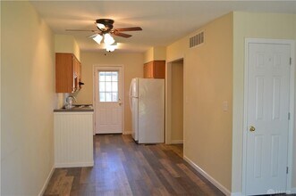 8496 Woodgrove Dr in Dayton, OH - Building Photo - Building Photo