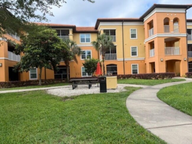 property at 5471 Vineland Rd