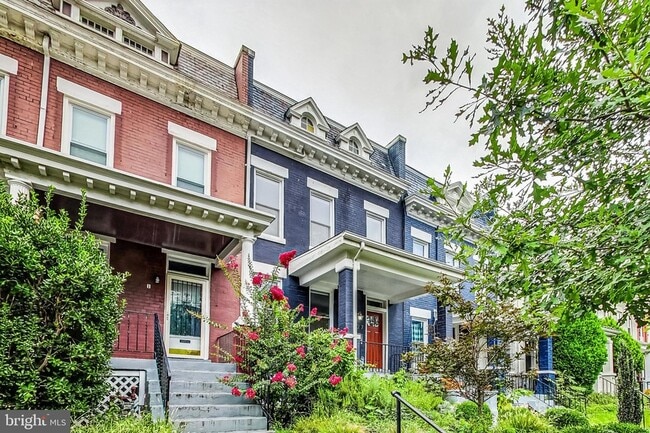 627 Lamont St NW in Washington, DC - Building Photo - Building Photo