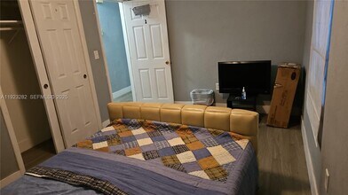 2530 NW 17th St in Fort Lauderdale, FL - Building Photo - Building Photo