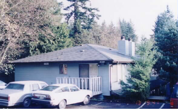 9017 236th St SW in Edmonds, WA - Foto de edificio