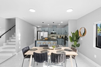 1786 NW 31st St in Miami, FL - Building Photo - Building Photo