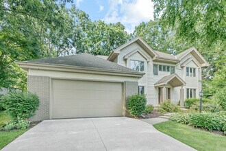 7126 New Washburn Way in Madison, WI - Foto de edificio - Building Photo