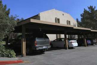Cowbarn Apartments in Novato, CA - Foto de edificio - Building Photo