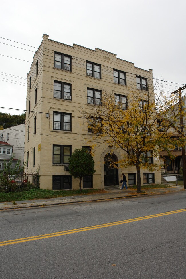 90 Mclean Ave in Yonkers, NY - Building Photo - Building Photo