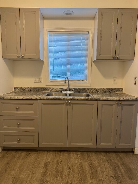 8735 W Nine Mile Rd in Oak Park, MI - Building Photo