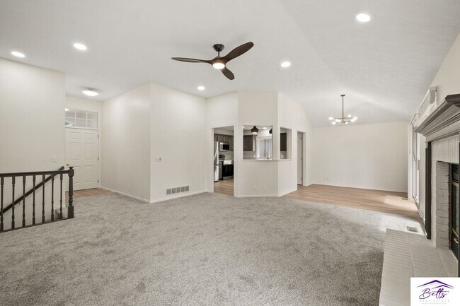 301 Castle Pine Dr in Papillion, NE - Building Photo - Building Photo