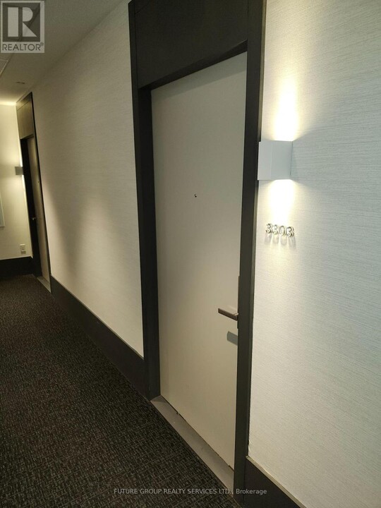 30-3330 Gibbs Rd in Toronto, ON - Building Photo