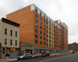 Courtlandt Corners I in Bronx, NY - Building Photo - Building Photo