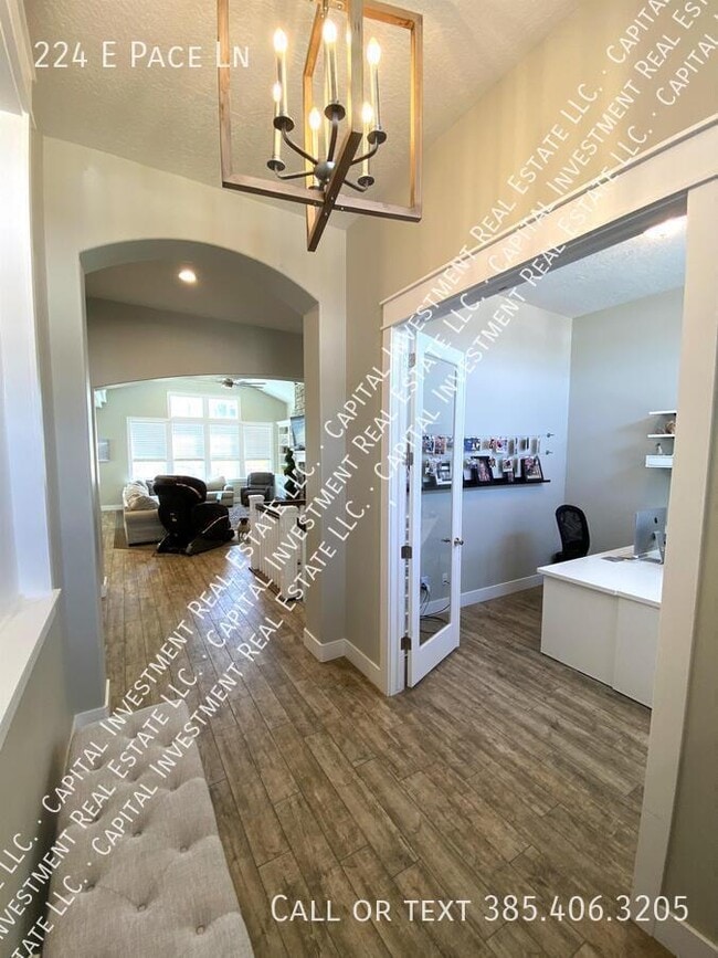 224 E Pace Ln in North Salt Lake, UT - Building Photo - Building Photo