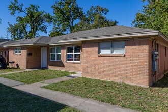 Minden Square Condos in Houston, TX - Foto de edificio - Building Photo