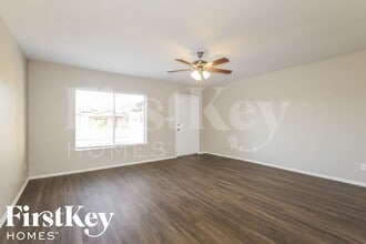 1327 W Kerry Ln in Phoenix, AZ - Building Photo - Building Photo