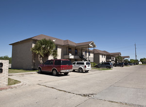 Puerto Isabela Apartments in Brownsville, TX - Building Photo - Building Photo