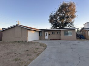 1016 Ave J 14 in Lancaster, CA - Building Photo - Building Photo