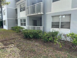 8600 SW 212th St in Cutler Bay, FL - Building Photo - Building Photo