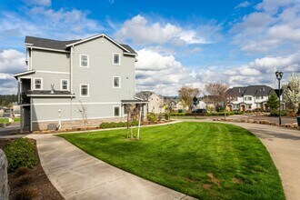 28621 SW Villebois Dr N in Wilsonville, OR - Building Photo - Building Photo