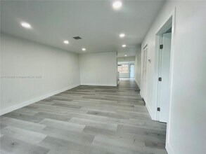 5130 NE 17th Terrace in Fort Lauderdale, FL - Building Photo - Building Photo