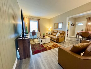 922 W Broadway St in Bradley, IL - Foto de edificio - Building Photo