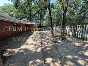 900 Dobbins Rd in Corsicana, TX - Foto de edificio - Building Photo