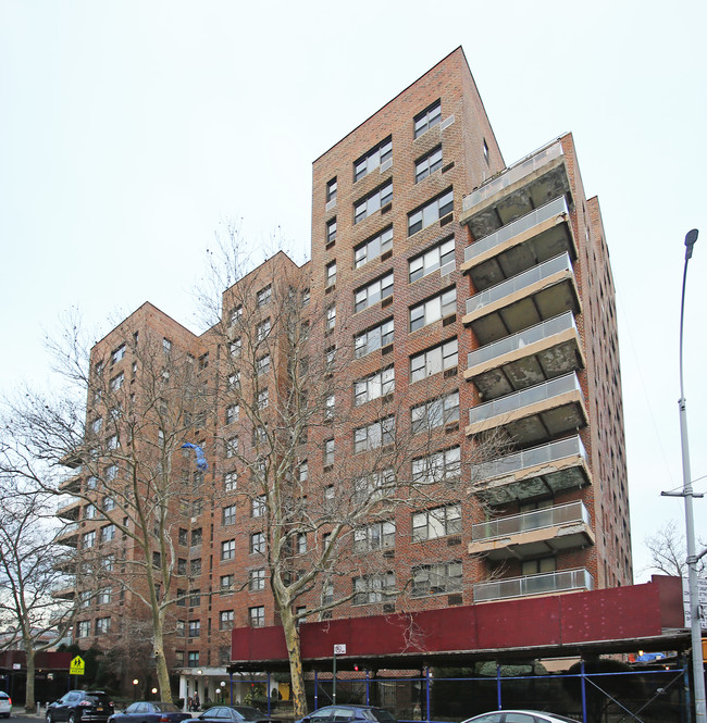 303 Beverley Road in Brooklyn, NY - Foto de edificio - Building Photo