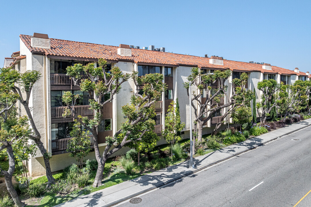 Parkview Plaza in Long Beach, CA - Building Photo