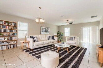 10518 Strawberry Tetra Dr in Riverview, FL - Foto de edificio - Building Photo