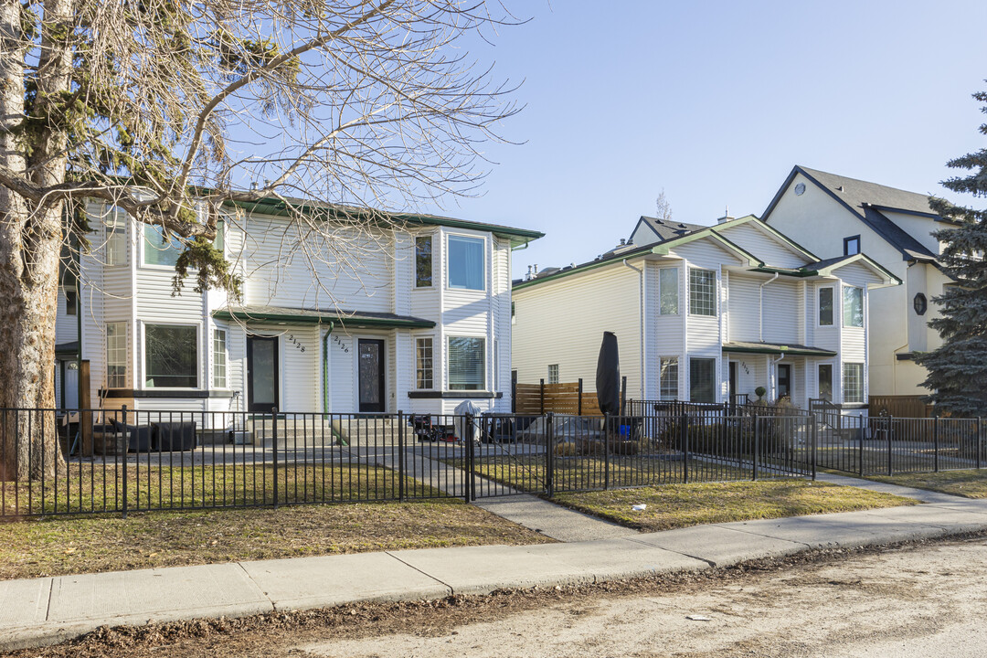 2122 35 Av SW in Calgary, AB - Building Photo