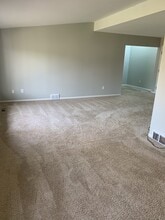 880 N Adams Rd, Unit 6 in Birmingham, MI - Foto de edificio - Building Photo