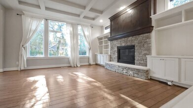 25619 SE 30th St in Sammamish, WA - Building Photo - Building Photo