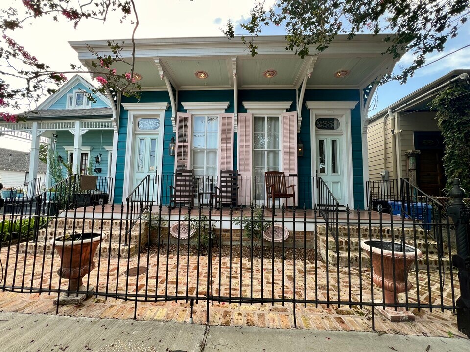 2333 Chippewa St in New Orleans, LA - Building Photo