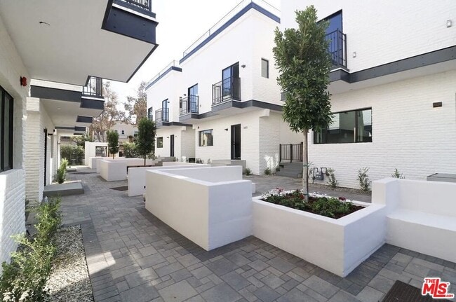 1253 S Plymouth Blvd in Los Angeles, CA - Building Photo - Building Photo