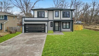 154 Oak St in Lake Zurich, IL - Building Photo