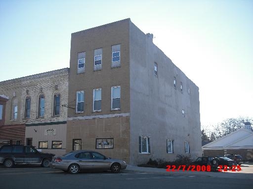 139 W Railroad St in Earlville, IL - Building Photo