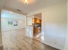 5460 Kester Ave, Unit 5460 in Sherman Oaks, CA - Building Photo