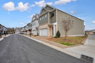 123 Village Green Ave in Woodstock, GA - Building Photo - Building Photo