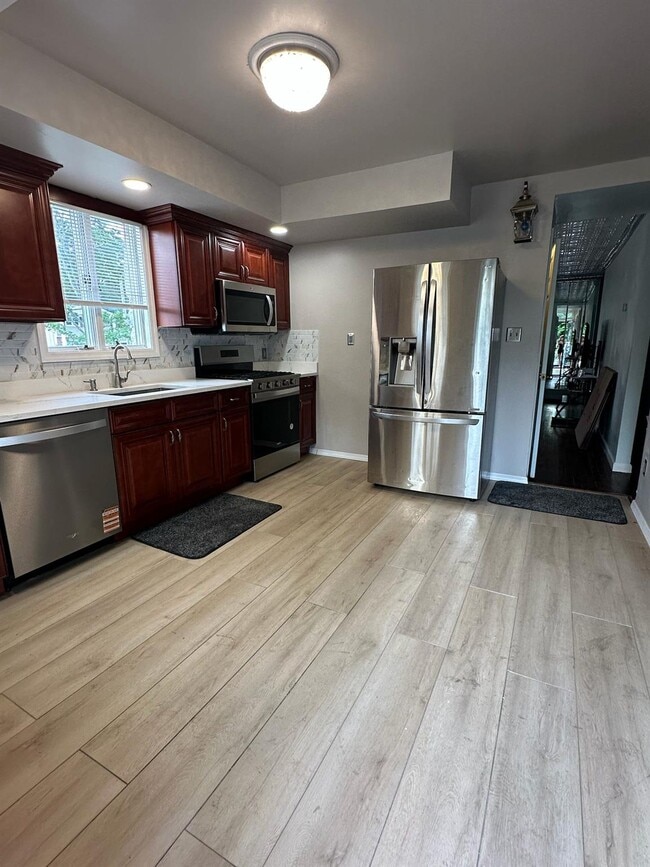 80 Newton Blvd in Lake Ronkonkoma, NY - Building Photo - Building Photo