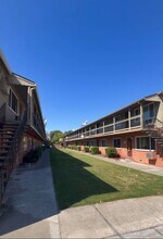 Alpine Apartments in Sacramento, CA - Foto de edificio - Building Photo