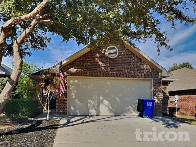 733 Stribling Cir in Azle, TX - Building Photo - Building Photo