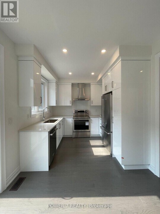 39 Hercules Clb Dr in Richmond Hill, ON - Building Photo