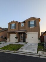 2348 Lombard Ln in Clovis, CA - Building Photo