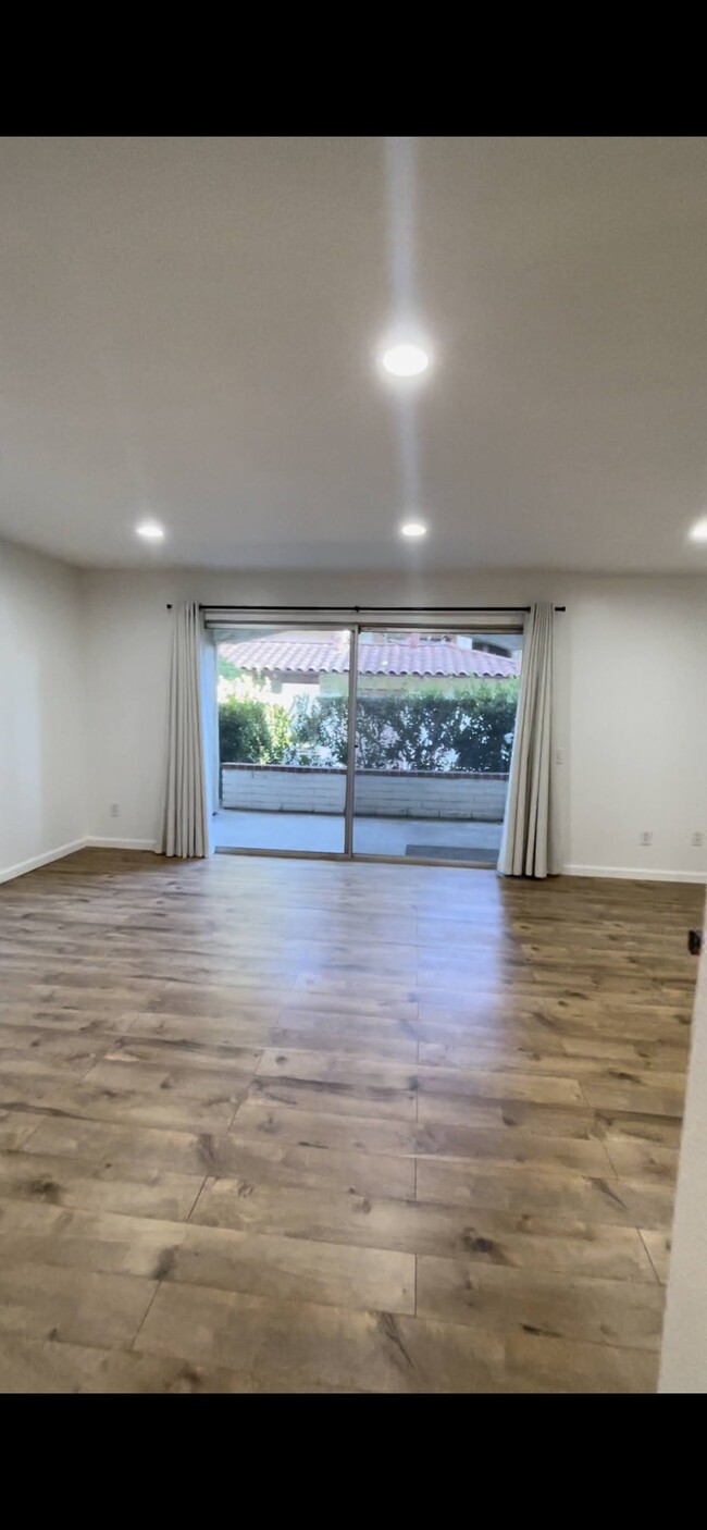 6009 Rancho Mission Rd in San Diego, CA - Building Photo - Building Photo