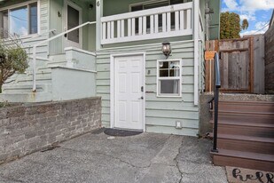 756 N 103rd St in Seattle, WA - Building Photo
