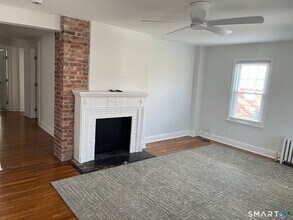 446 Old Stratfield Rd in Fairfield, CT - Building Photo - Building Photo