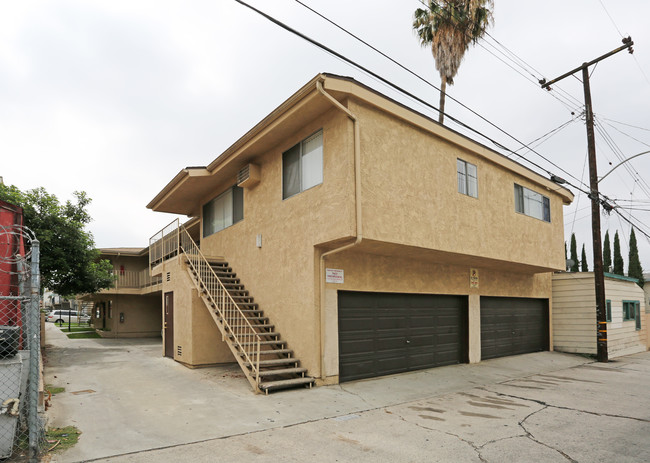 7311 Newlin Ave in Whittier, CA - Foto de edificio - Building Photo