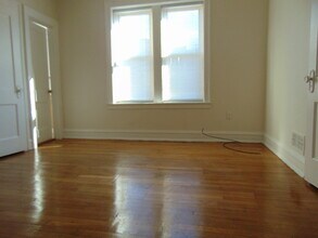 2209 E 70th St, Unit 1E in Chicago, IL - Foto de edificio - Building Photo