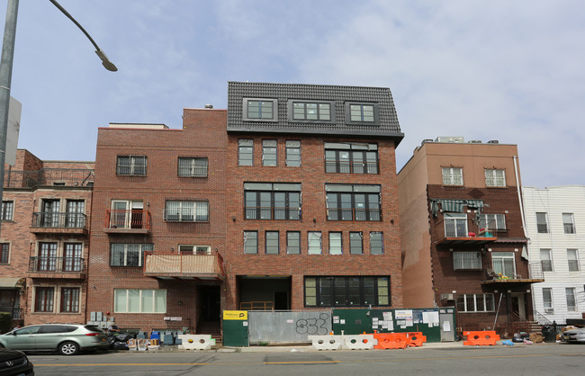 153 Lorimer St in Brooklyn, NY - Foto de edificio - Building Photo