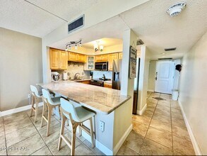 3051 S Atlantic Ave in Daytona Beach Shores, FL - Foto de edificio - Building Photo