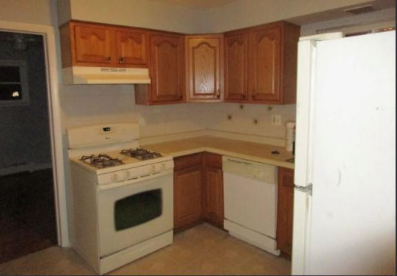 28 N King Arthur Ct in Northlake, IL - Building Photo - Building Photo